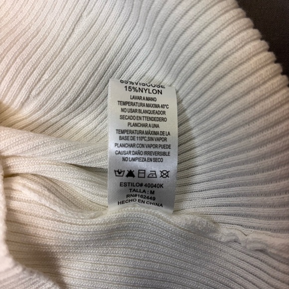 Milk & Honey White, ribbed, short-sleeve button-down top Size Medium - Picture 7 of 7